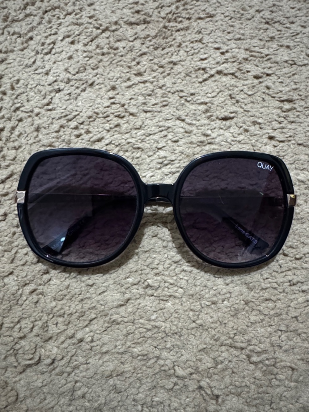 NWOT Quay Women’s Black Oversized Round Sunglasses